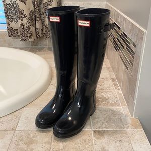 Hunter Tall gloss black refined rain boots sz 8